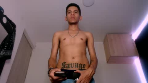 Snapshot of samuel_suarez chatting on 03-06-25, 03:02 online show from 03-06-25, 03:02