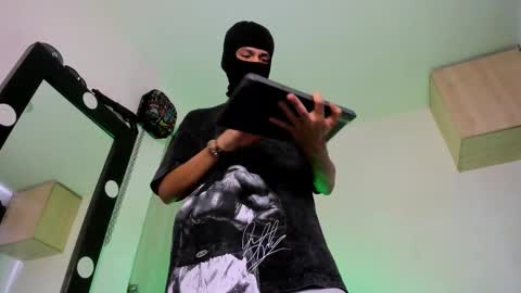 Snapshot of samuel_suarez chatting on 09-17-25, 09:05 online show from 09-17-25, 09:05