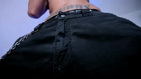 Snapshot of samuel_suarez chatting on 09-22-25, 02:41 online show from 09-22-25, 02:41