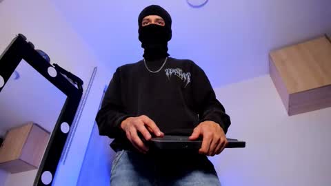 Snapshot of samuel_suarez chatting on 09-25-25, 04:27 online show from 09-25-25, 04:27