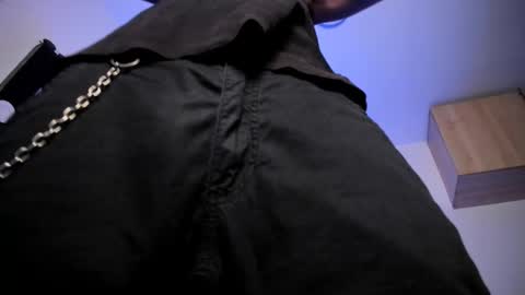 Snapshot of samuel_suarez chatting on 09-30-25, 05:23 online show from 09-30-25, 05:23