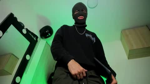 Snapshot of samuel_suarez chatting on 10-01-25, 02:28 online show from 10-01-25, 02:28