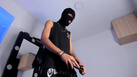 Snapshot of samuel_suarez chatting on 10-06-25, 12:41 online show from 10-06-25, 12:41