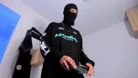 Snapshot of samuel_suarez chatting on 10-15-25, 04:45 online show from 10-15-25, 04:45