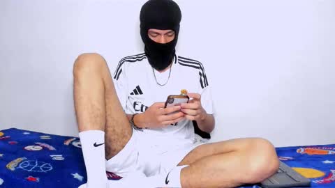 Snapshot of samuel_suarez chatting on 10-17-25, 06:49 online show from 10-17-25, 06:49