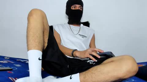 Snapshot of samuel_suarez chatting on 11-15-25, 02:20 online show from 11-15-25, 02:20