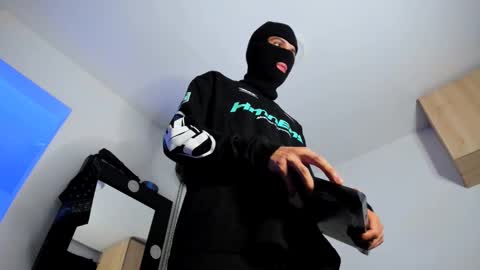 Snapshot of samuel_suarez chatting on 11-19-25, 07:41 online show from 11-19-25, 07:41