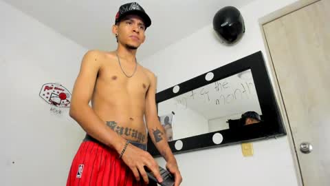 Snapshot of samuel_suarez chatting on 04-28-26, 01:48 online show from 04-28-26, 01:48