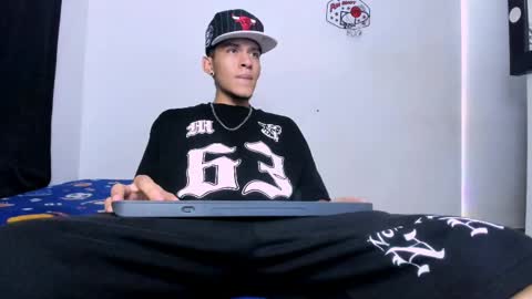 Snapshot of samuel_suarez chatting on 05-01-26, 12:48 online show from 05-01-26, 12:48