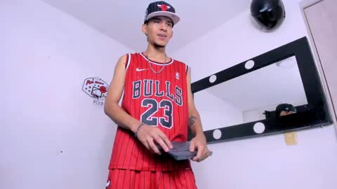 Snapshot of samuel_suarez chatting on 05-03-26, 03:45 online show from 05-03-26, 03:45