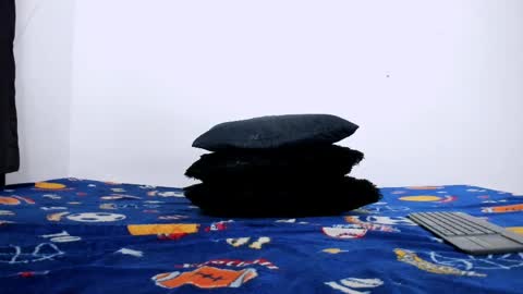 Snapshot of samuel_suarez chatting on 05-20-26, 01:23 online show from 05-20-26, 01:23