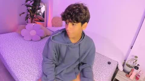 Snapshot of samy_twink chatting on 06-17-26, 04:26 Sammy online show from 06-17-26, 04:26