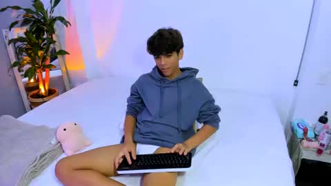 Snapshot of samy_twink chatting on 06-25-26, 03:06 Sammy online show from 06-25-26, 03:06
