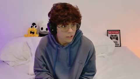 Snapshot of samy_twink chatting on 07-13-26, 02:58 Sammy online show from 07-13-26, 02:58