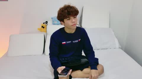 Snapshot of samy_twink chatting on 07-18-26, 12:59 Sammy online show from 07-18-26, 12:59