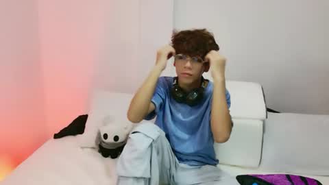Snapshot of samy_twink chatting on 07-20-26, 02:59 Sammy online show from 07-20-26, 02:59