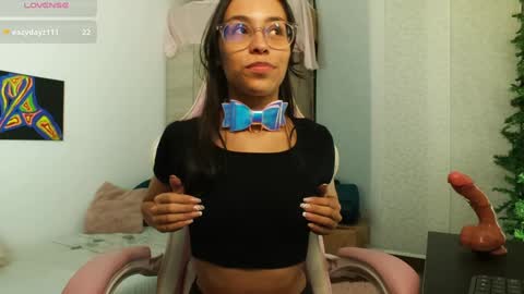 Snapshot of samyonichan chatting on 01-06-25, 04:26 Special show on 17 december and 23 UwU online show from 01-06-25, 04:26