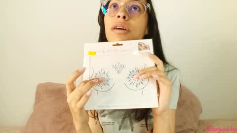 Snapshot of samyonichan chatting on 02-06-25, 04:21 Special show on 17 december and 23 UwU online show from 02-06-25, 04:21