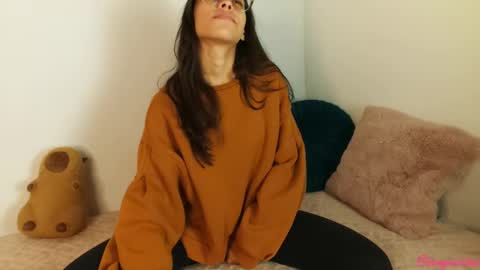 Snapshot of samyonichan chatting on 02-12-25, 04:23 Special show on 17 december and 23 UwU online show from 02-12-25, 04:23