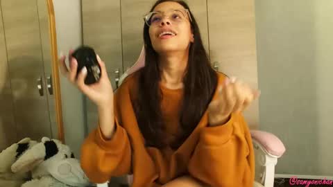 Snapshot of samyonichan chatting on 02-14-25, 04:58 Special show on 17 december and 23 UwU online show from 02-14-25, 04:58