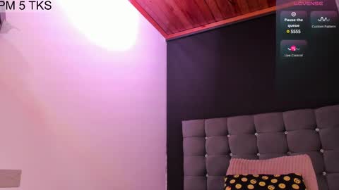 Snapshot of samypink_ chatting on 03-10-25, 06:49 samy online show from 03-10-25, 06:49