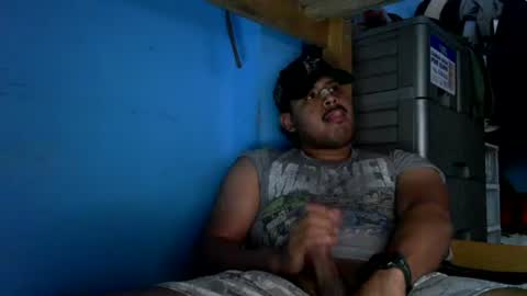 Snapshot of sandalo123 chatting on 07-11-26, 03:04 sandalo123 online show from 07-11-26, 03:04