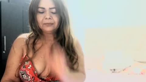 Snapshot of sanddi_milff chatting on 05-20-26, 12:17 Sanddi online show from 05-20-26, 12:17