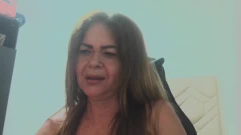 Snapshot of sanddi_milff chatting on 05-28-26, 02:31 Sanddi online show from 05-28-26, 02:31