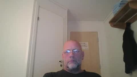 Snapshot of sandnesrune523 chatting on 12-16-25, 04:56 sandnesrune523 online show from 12-16-25, 04:56