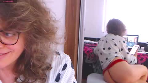 Snapshot of sandra10031989 chatting on 02-14-25, 03:15 Sandra online show from 02-14-25, 03:15