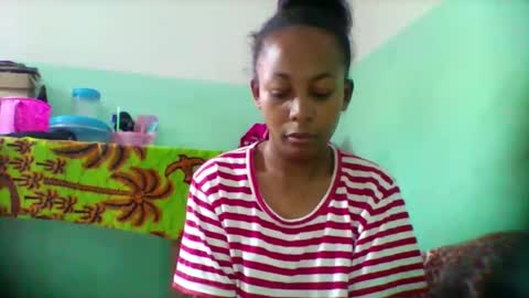 sandra1253099 online show from 11-04-25, 05:28