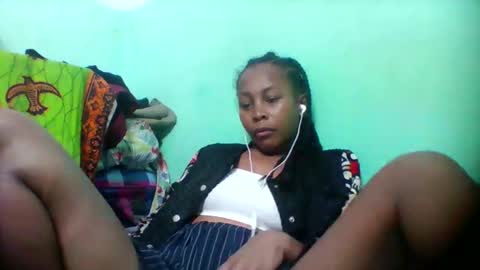 sandra1253099 online show from 11-24-25, 07:46