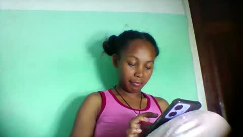 Snapshot of sandra1253099 chatting on 04-21-26, 05:28 sandra1253099 online show from 04-21-26, 05:28