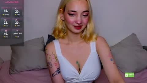 Snapshot of sandra_bell_ chatting on 09-19-25, 04:07 Sandra online show from 09-19-25, 04:07