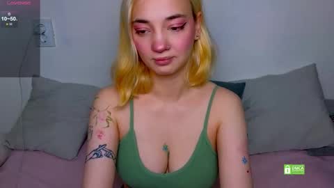 Snapshot of sandra_bell_ chatting on 10-08-25, 07:39 Sandra online show from 10-08-25, 07:39