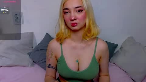 Snapshot of sandra_bell_ chatting on 10-20-25, 06:58 Sandra online show from 10-20-25, 06:58