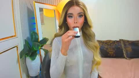 Sandra Hornball online show from 12-21-25, 04:47