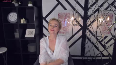 Snapshot of sandra_kind chatting on 01-29-25, 09:01 Sandra online show from 01-29-25, 09:01