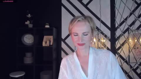 Snapshot of sandra_kind chatting on 02-13-25, 12:00 Sandra online show from 02-13-25, 12:00