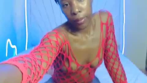 Snapshot of sandrah_ chatting on 06-20-26, 02:25 Sandy online show from 06-20-26, 02:25