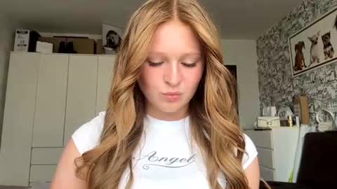 Ellie online show from 08-04-26, 10:07