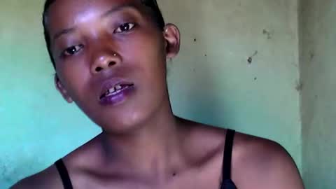 Snapshot of sandrine718 chatting on 02-09-26, 06:39 sandrine718 online show from 02-09-26, 06:39