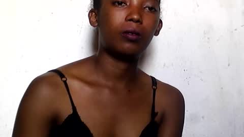 Snapshot of sandrine718 chatting on 03-05-26, 07:37 sandrine718 online show from 03-05-26, 07:37