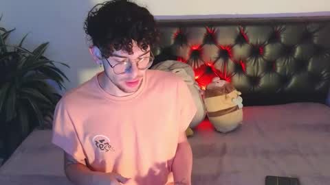 Snapshot of sandro_vitali chatting on 10-19-25, 05:08 sandro_vitali online show from 10-19-25, 05:08