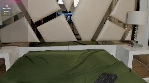 Sandy Houston  online show from 02-08-26, 01:58