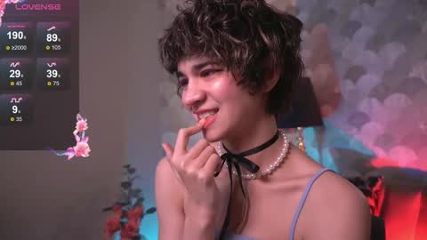 Snapshot of sandzu_ chatting on 11-17-25, 08:58 Viola online show from 11-17-25, 08:58