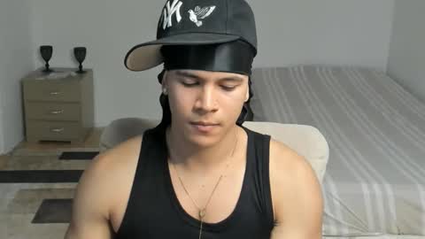 Snapshot of sant_wahlberg chatting on 05-12-26, 10:40 Sant online show from 05-12-26, 10:40
