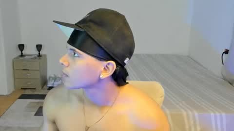 Snapshot of sant_wahlberg chatting on 05-15-26, 11:34 Sant online show from 05-15-26, 11:34