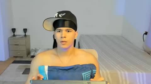 Snapshot of sant_wahlberg chatting on 05-15-26, 11:45 Sant online show from 05-15-26, 11:45