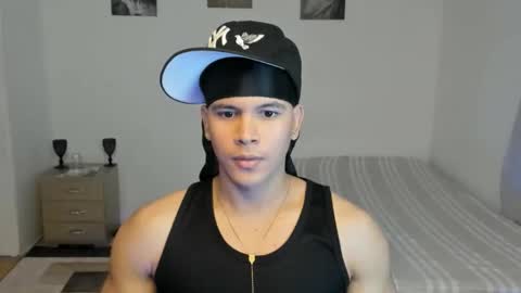 Snapshot of sant_wahlberg chatting on 05-20-26, 10:49 Sant online show from 05-20-26, 10:49